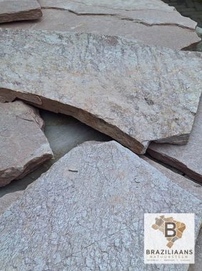Braziliaans-natuursteen-Brasil-Shiny-perple-flagstones-Flagstones-tegels-pallet-Borgman-van-Dijk Braziliaans natuursteen Brasil Shiny purple flagstones Flagstones tegels