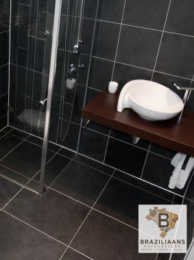 Braziliaans-natuursteen-Mustang-Leisteen-20x20cm-Black-Slate-vloertegels-toilet-Borgman-van-Dijk Braziliaans-natuursteen-Mustang-Leisteen-20x20cm-Black-Slate-vloertegels-toilet-Borgman-van-Dijk